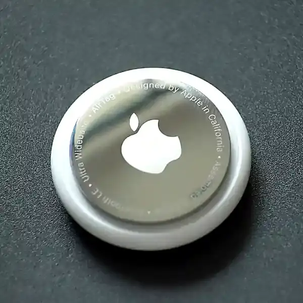 Apple AirTag 2 Single – NETEREKA Abidjan Apple AirTag 2 — accessoire téléphone disponible à Abidjan | NETEREKA